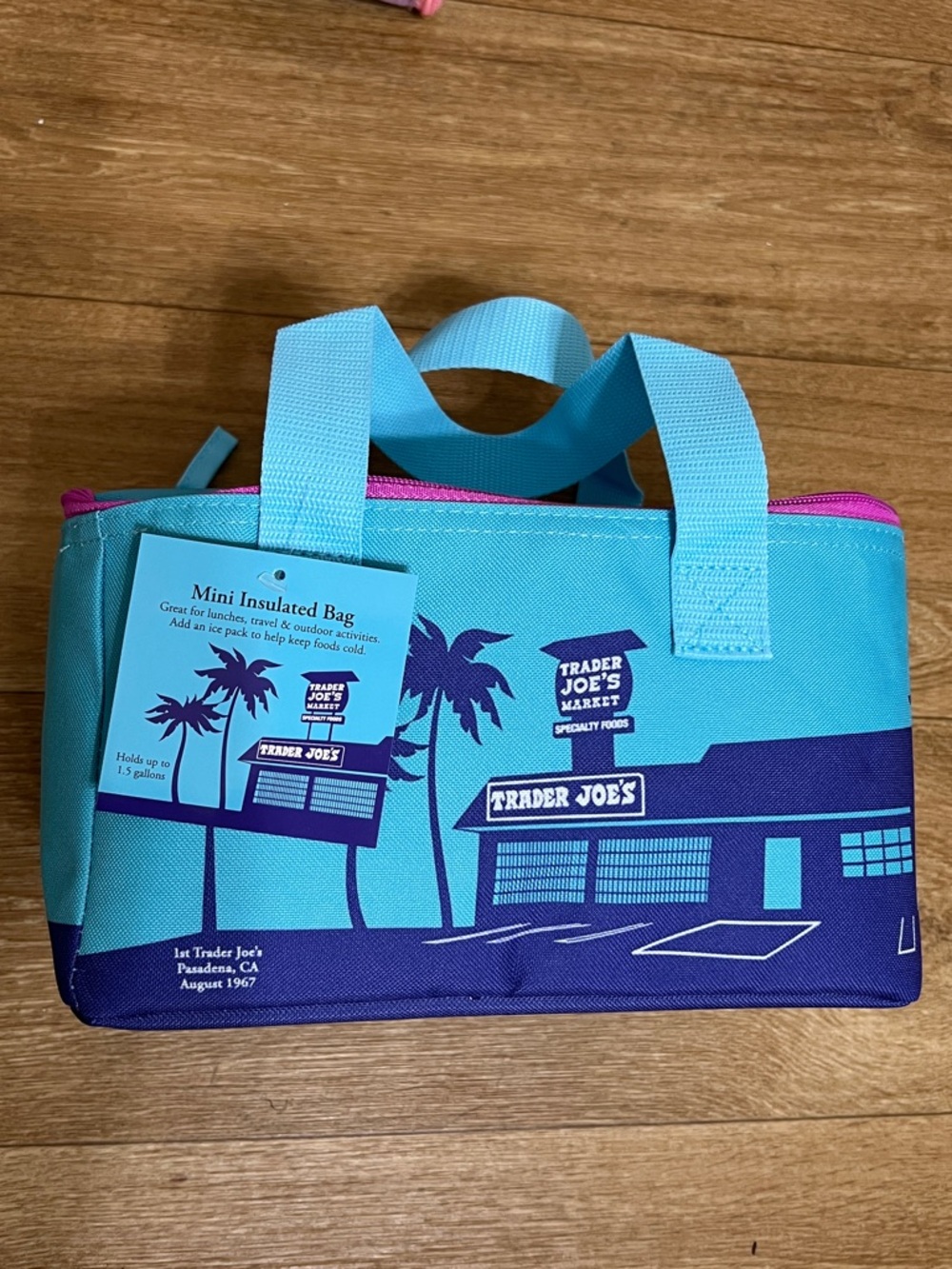 2026 LIMITED EDITION Trader Joe's Blue Insulated Lunch Bag
NEW!